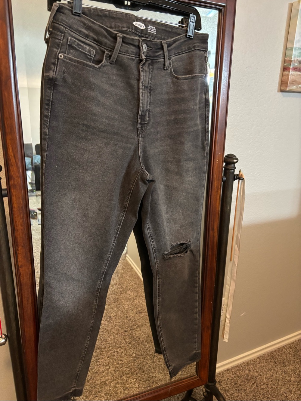 Old Navy Rockstar Women's High Rise Skinny 360° Stretch Distressed Jeans 12